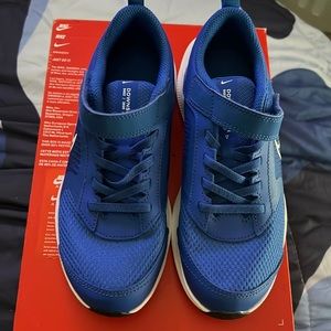 Nike Downshifter Royal Blue Kids Size 3.5 Never Worn
